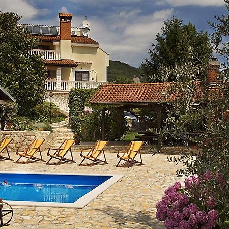 Apartments Petricic With Swimming Pool Ičići Exterior foto