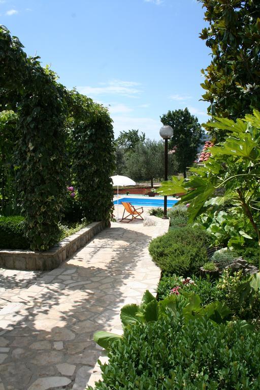 Apartments Petricic With Swimming Pool Ičići Exterior foto