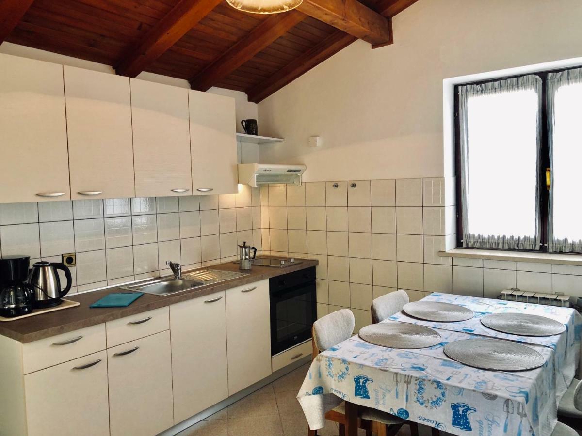 Apartments Petricic With Swimming Pool Ičići Exterior foto